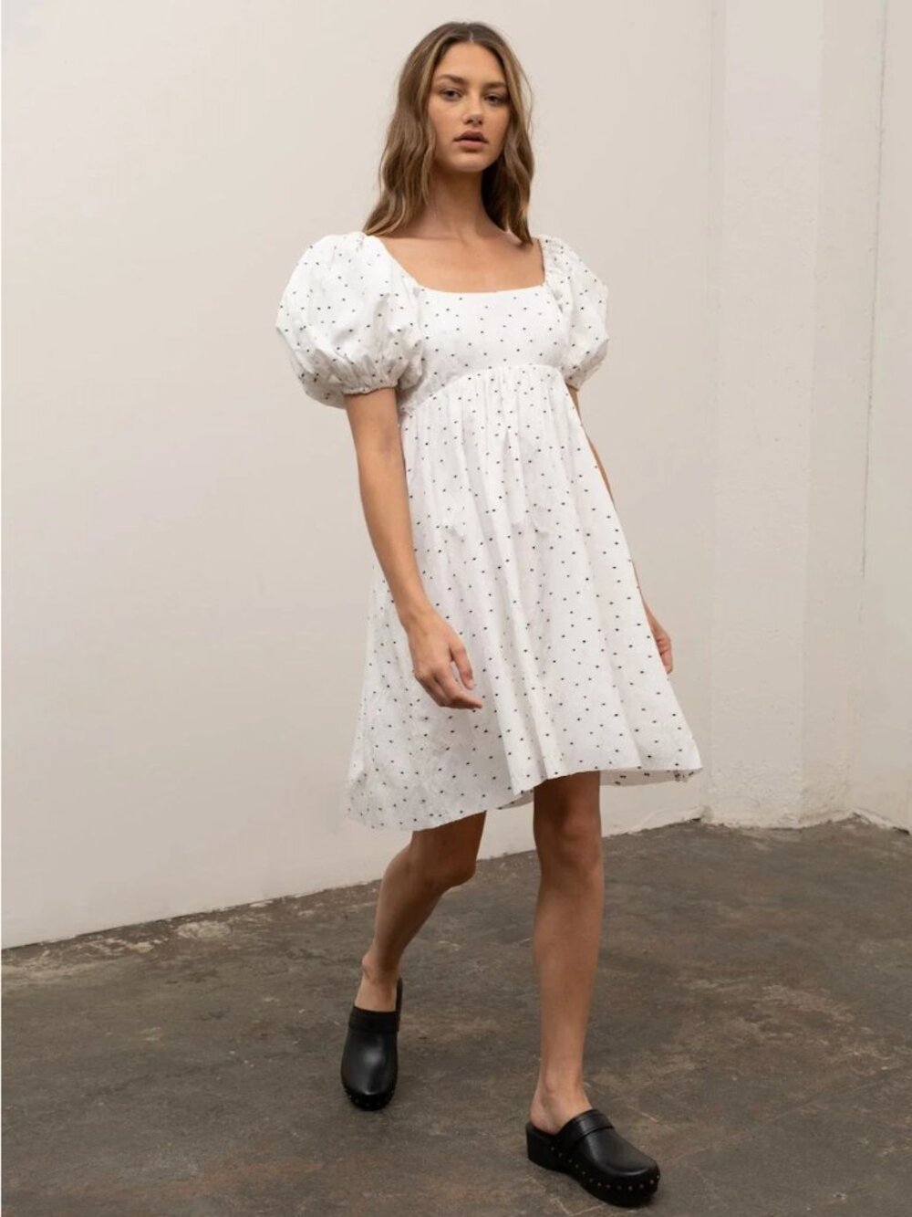 Moon River White Polka Dot Textured Puff Sleeve Mini Dress Size S